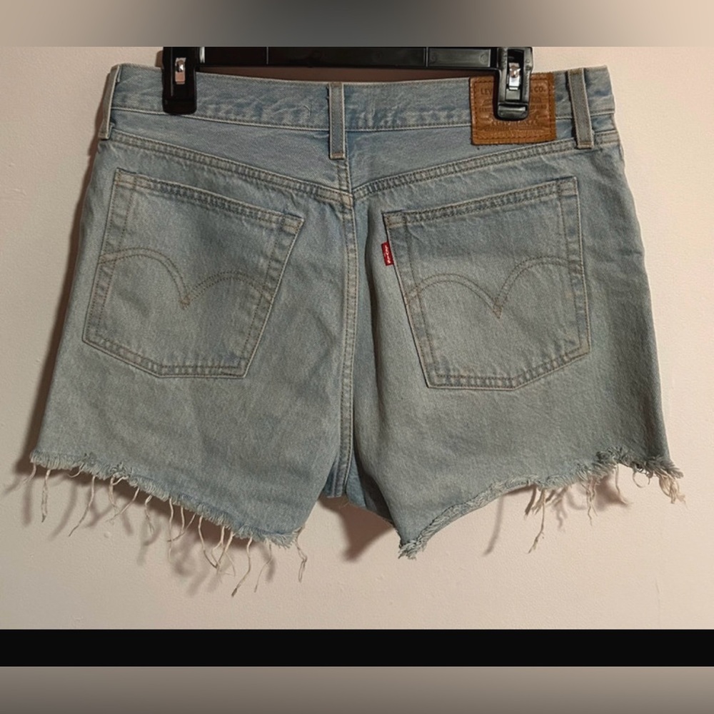 Levi's Wedgie Shorts with Frayed Hem size 31 - Picture 2 of 6